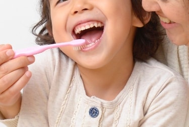 子供のころから歯を磨く習慣をつけよう